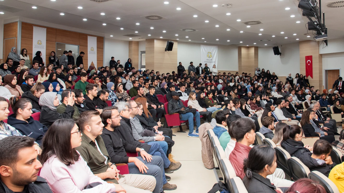 Büyükelçi Büyükkarakaş, Selçuk Üniversitesinde öğrencilerle bir araya geldi